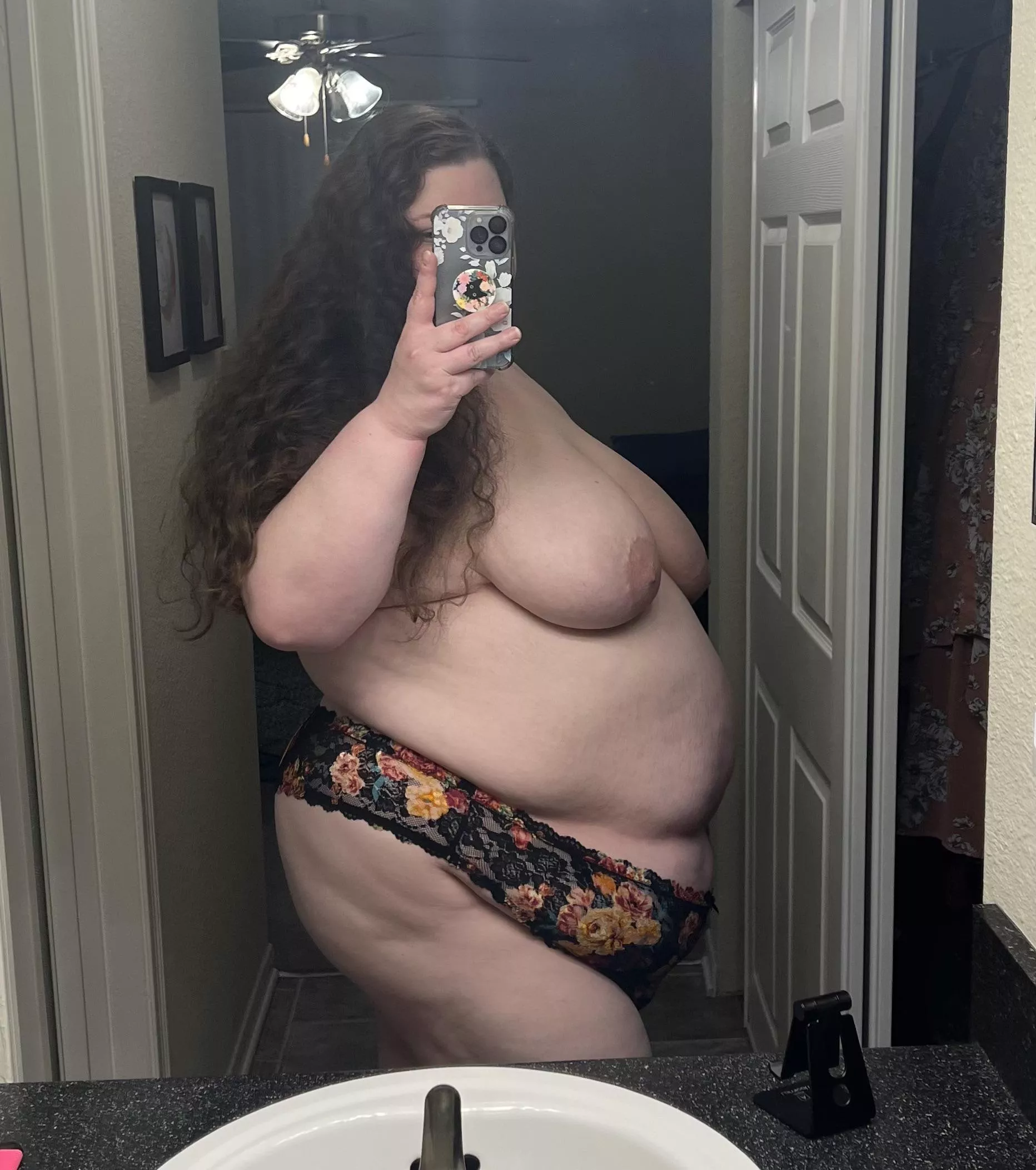 Let me keep you company tonight 😘 posted by arealhandful