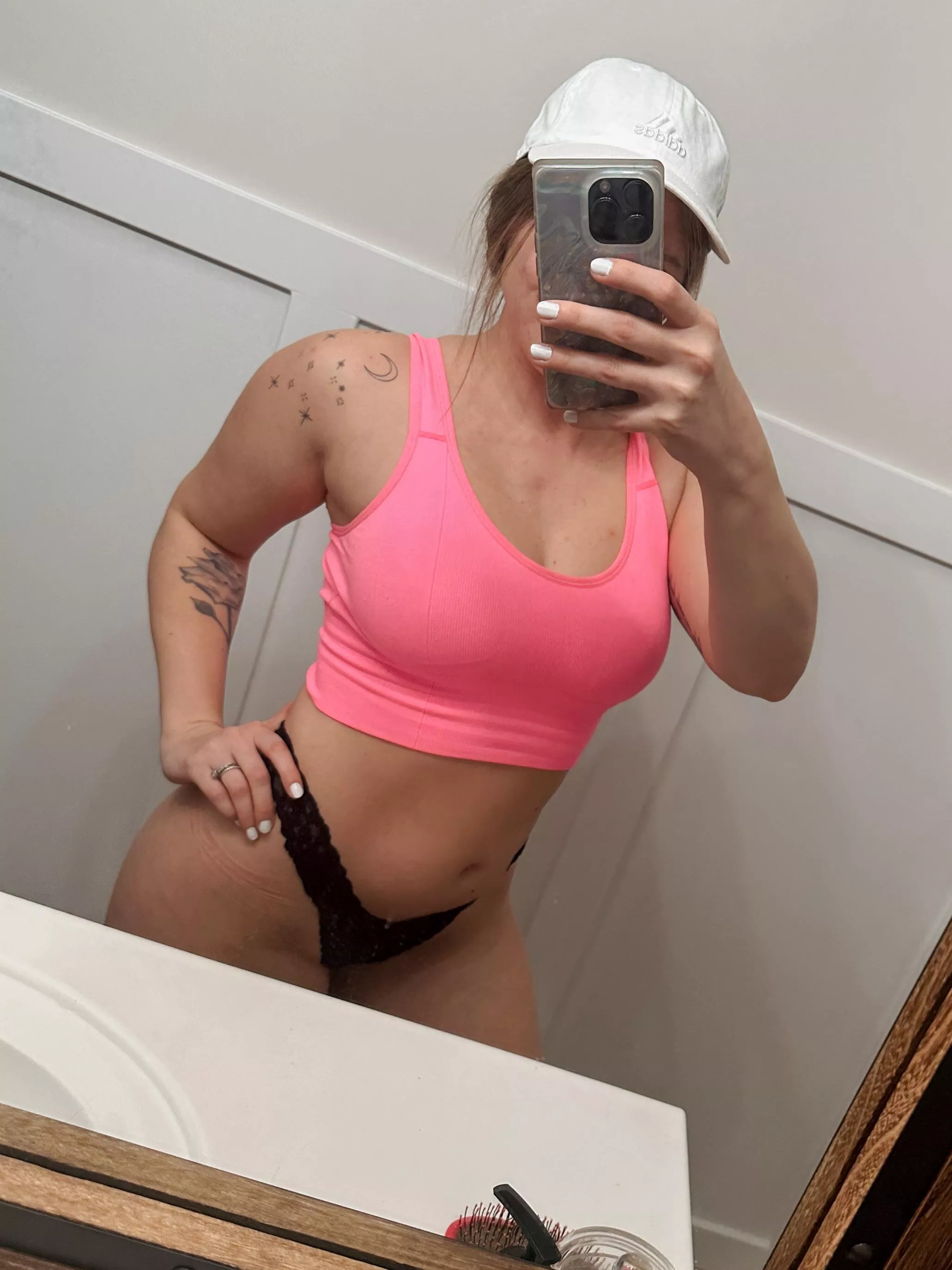 Let’s head to the bedroom and get nasty posted by chloeeelisexoo