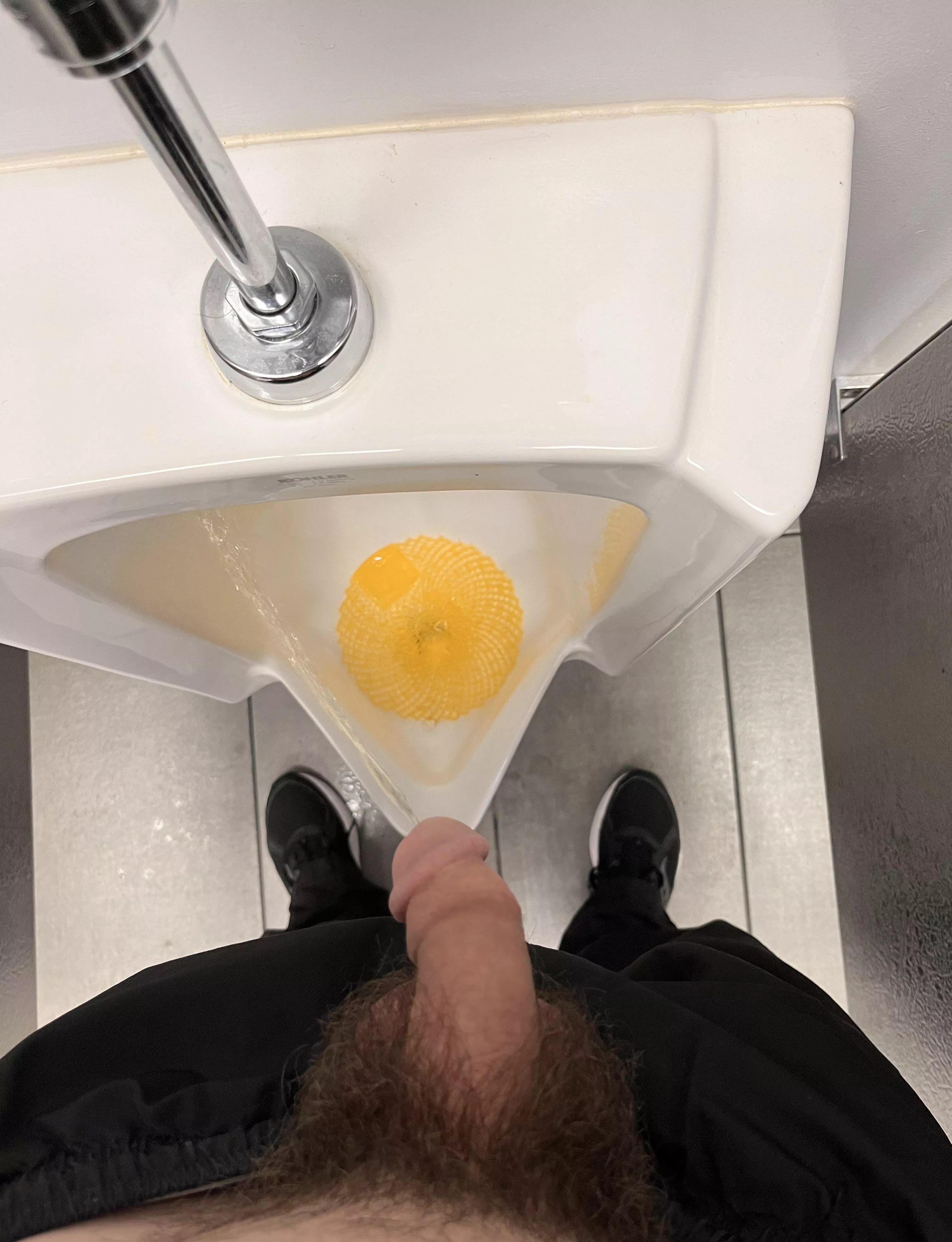 Mall Urinal Piss posted by mfboi2044
