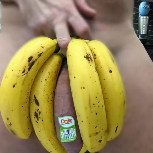 Natural bananas 🍌 by FurNForeskin