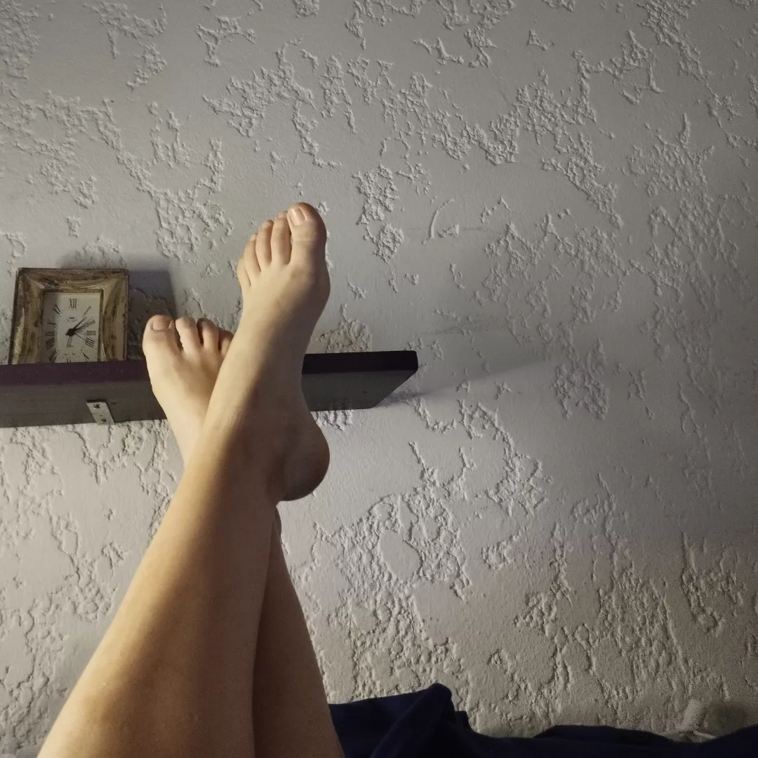 Nude toes, sunset light  posted by MadyMari