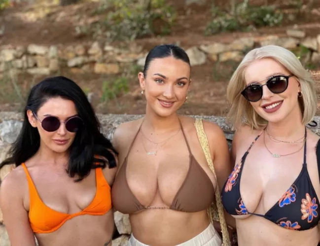 Orange probably isn't feeling great by Nobles010