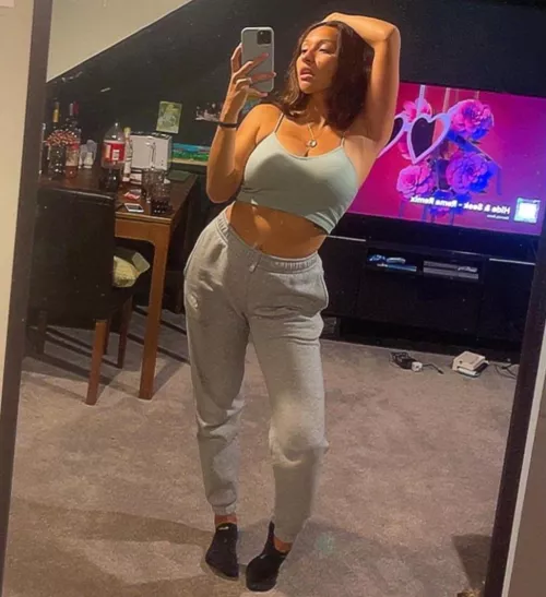 Posing by DiddyDoodz