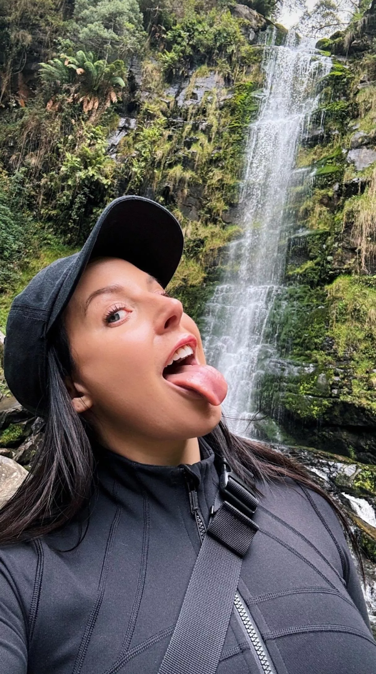 Quenching her thirst! 💦 posted by robert-zombert