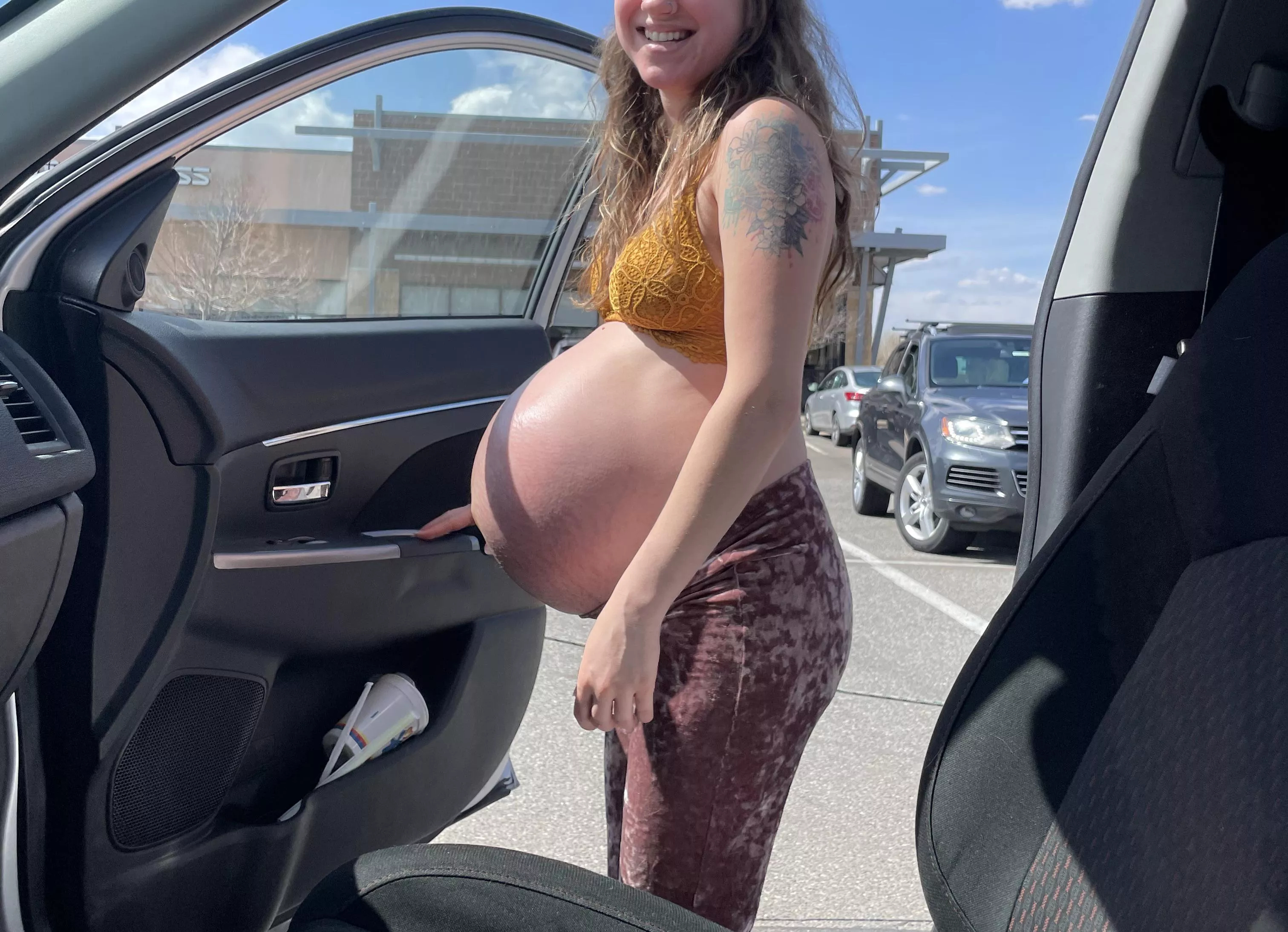 🙋‍♀️ raise your hand if you want me to ride shotgun in your car posted by mysticfaeriexo