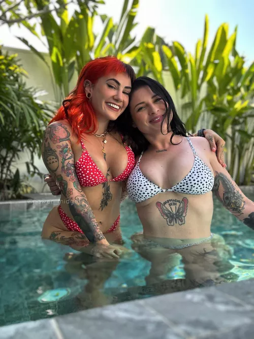 Real besties kiss 😈 by power_midget