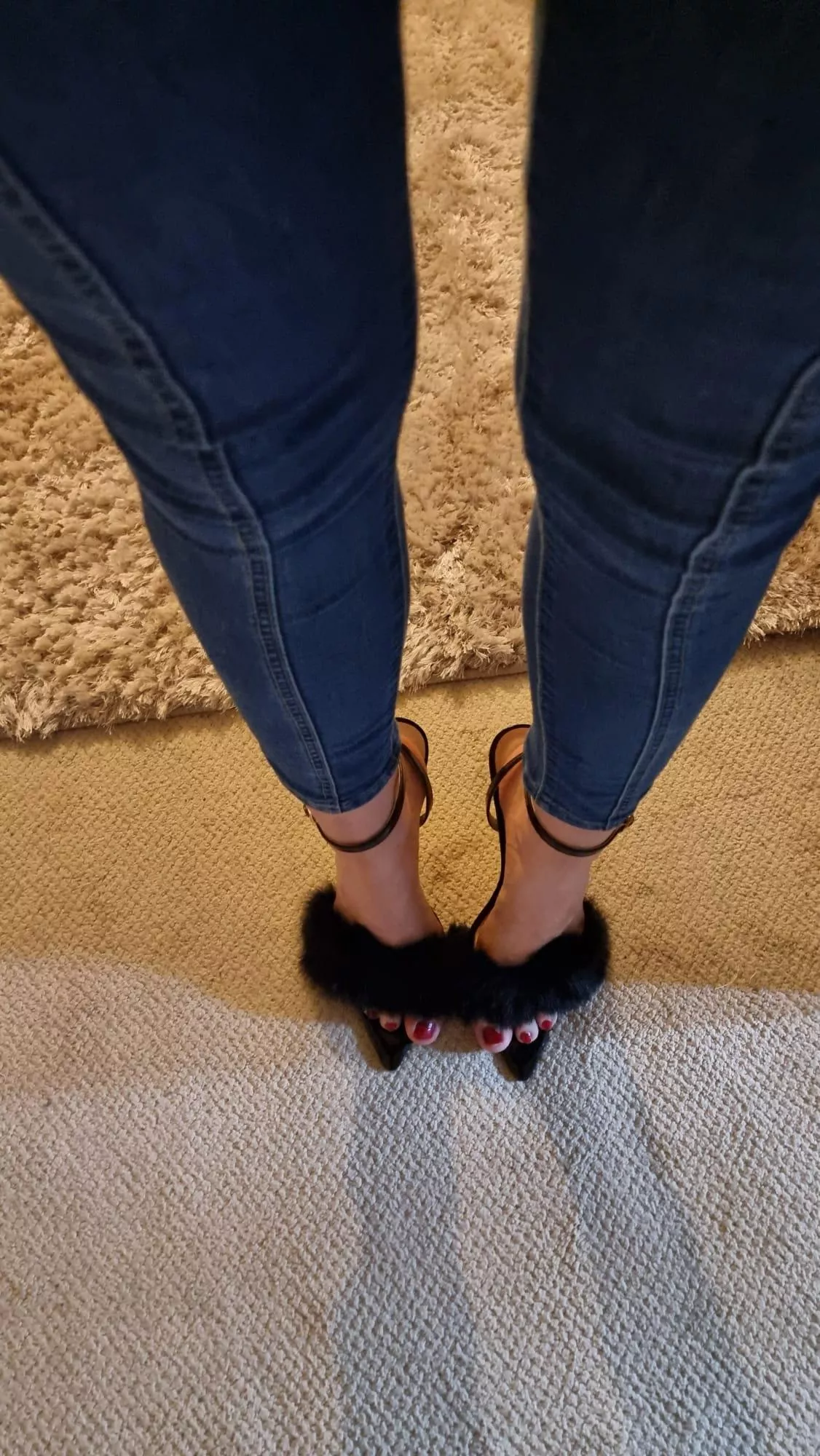 Selling feet pics, dm to buy (soles, toes, nylons or nude) posted by Gullible_Total9872