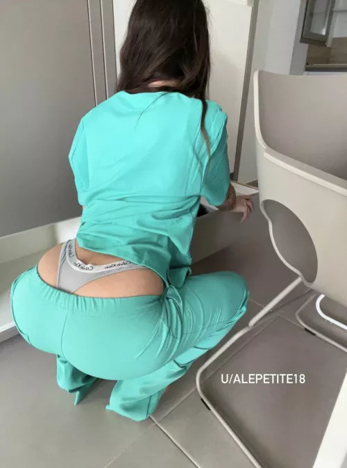 showing my panties at work  by alepetite18