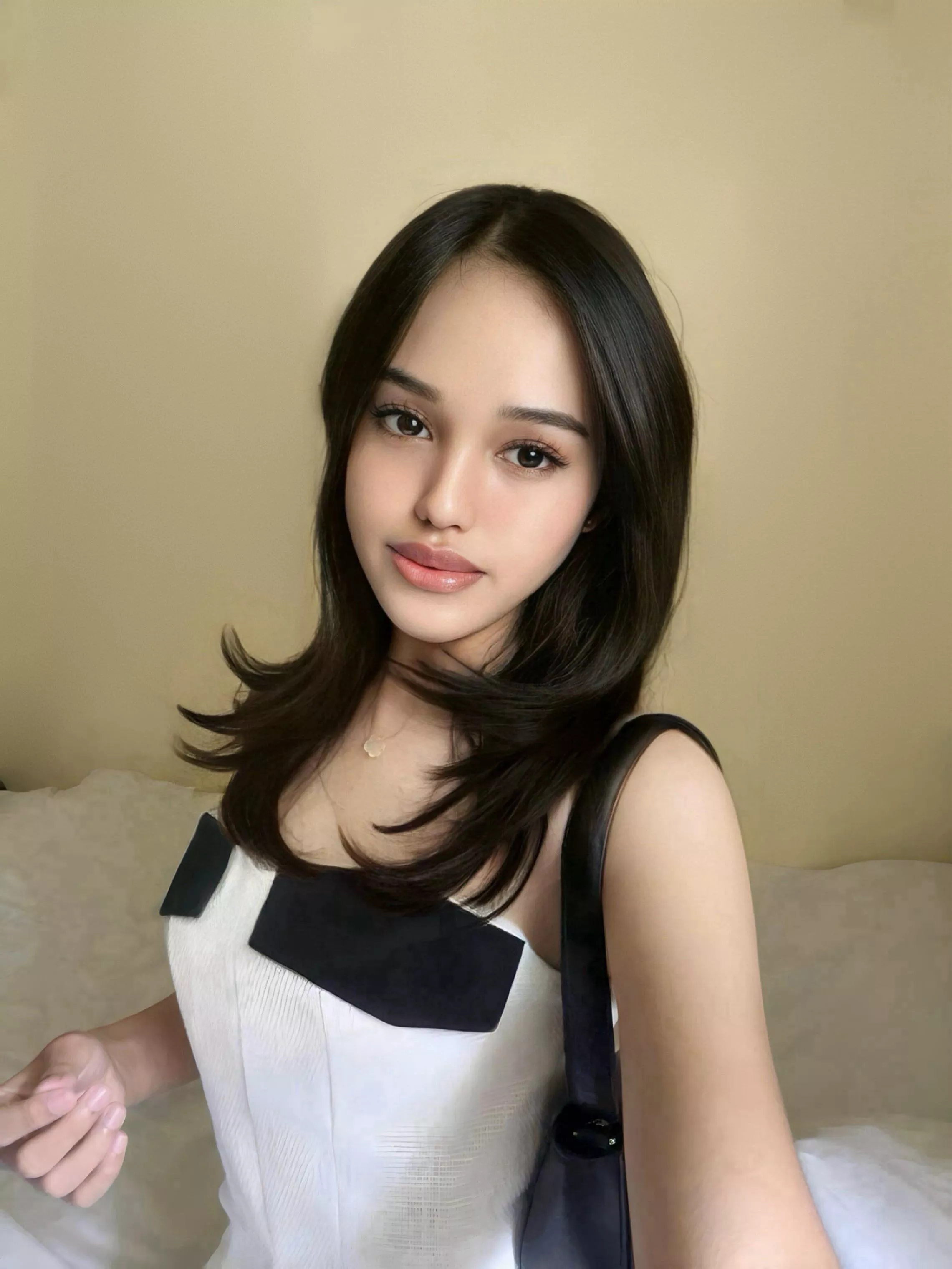 smash or pass?🤭 be honest. posted by Exciting_Season1755