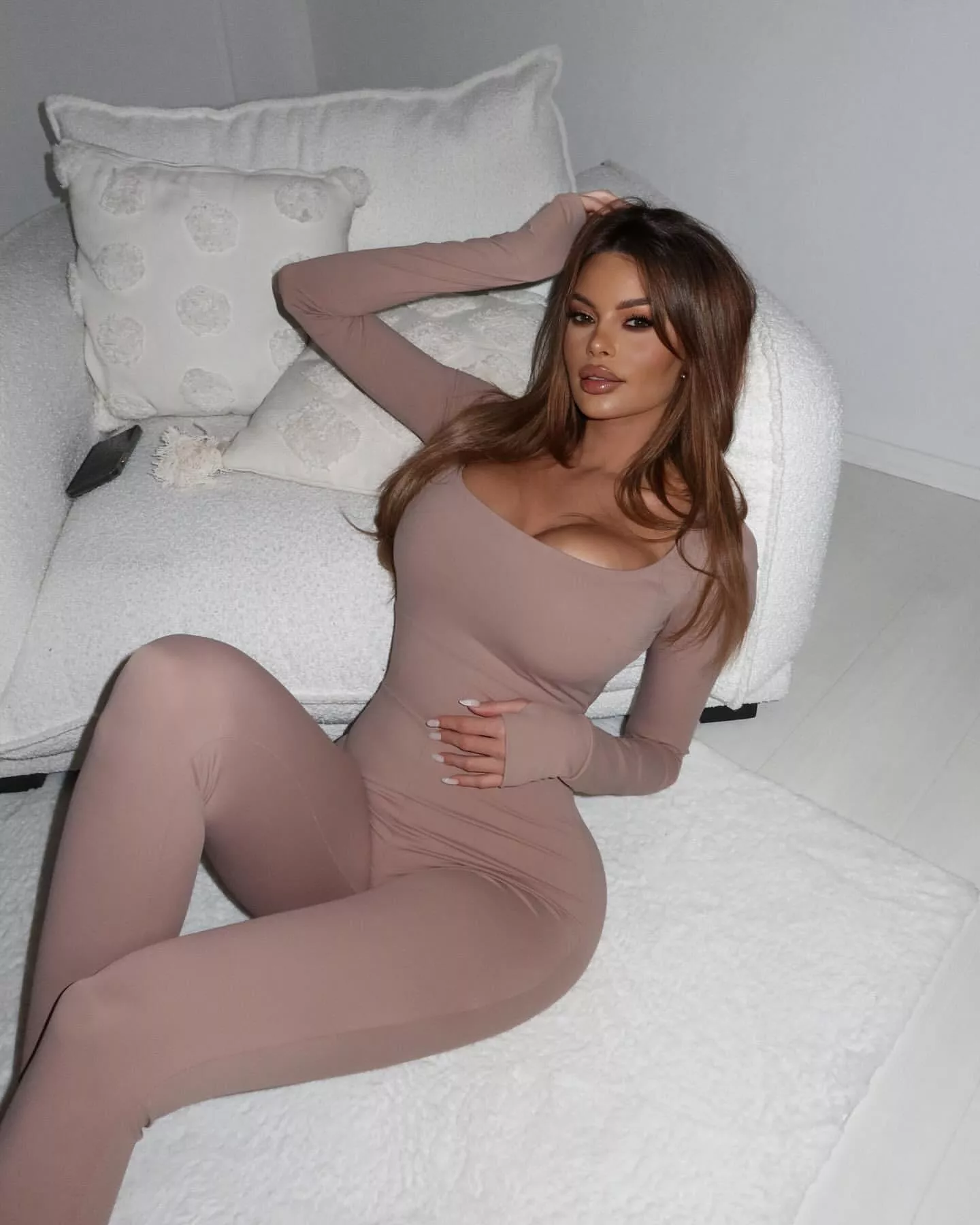 Trophy Babe posted by Virtual-Pressure-948