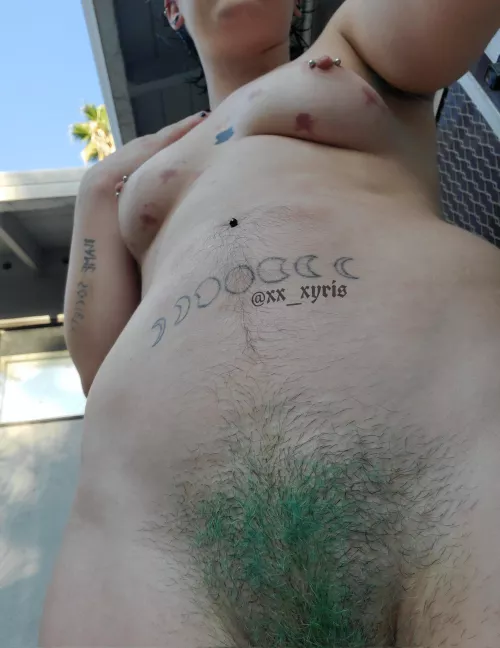 wanna go down on me ?  by xxxanthisma