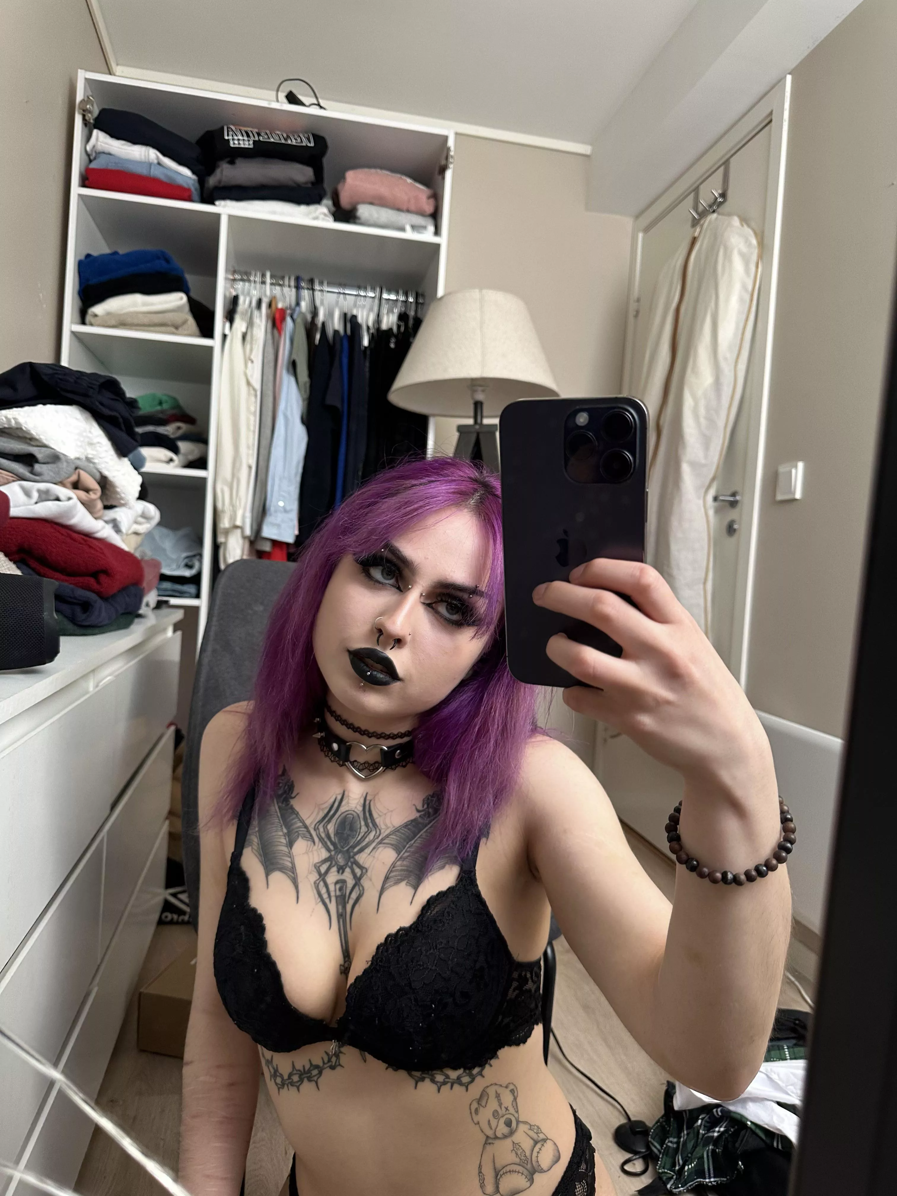 What is your weapon of choice? fingers, tongue or cock? posted by CondescendingAlice5