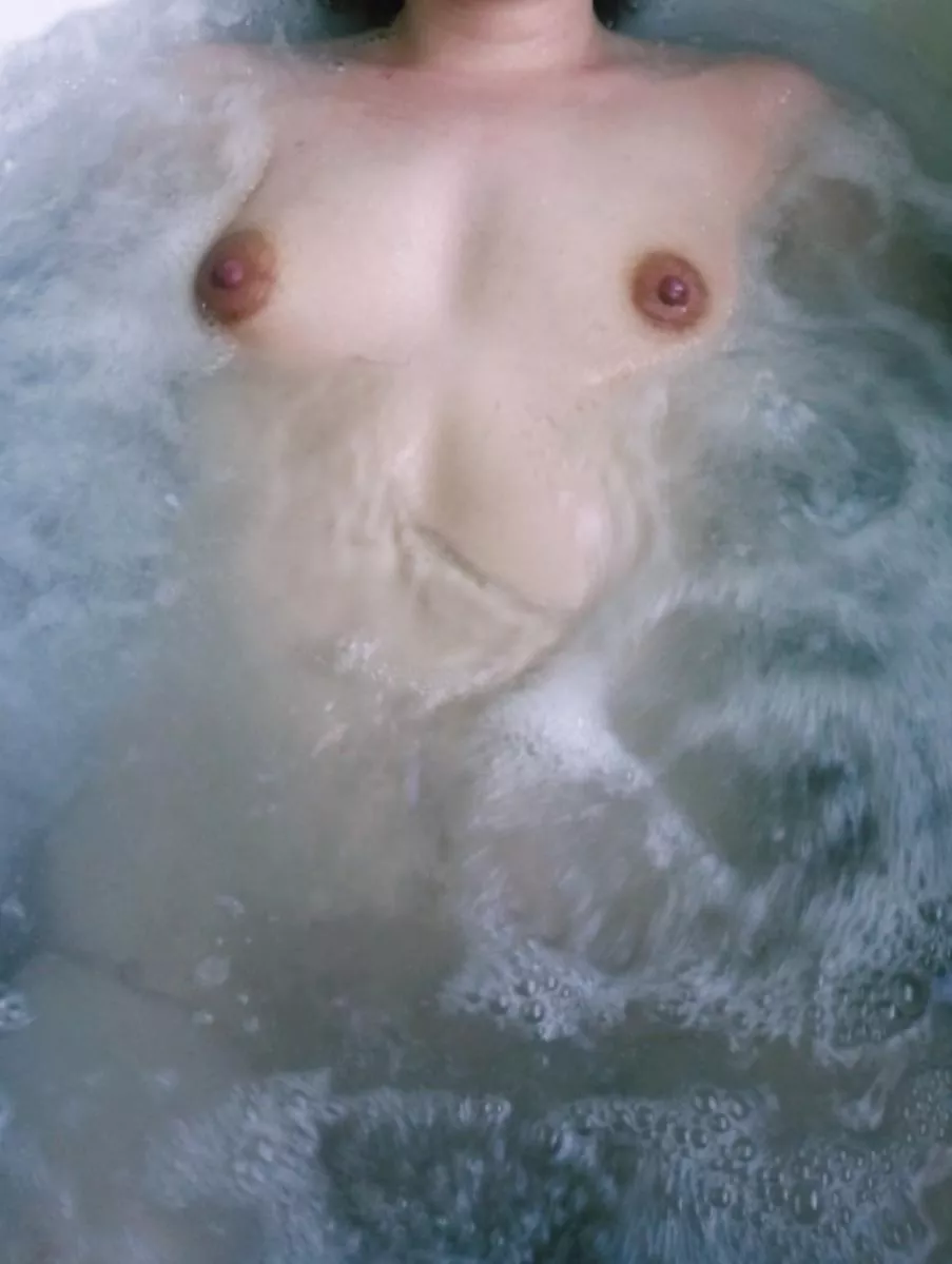 Who wants to join me ? (F) posted by Artistic-Banana6866