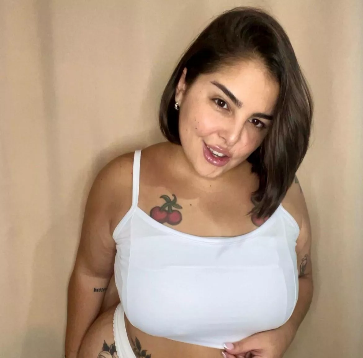 Beautiful in white posted by Dangerous-Charg