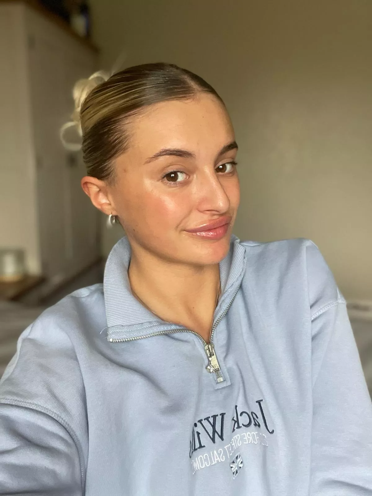 classy blonde! posted by VagabondWarrioro