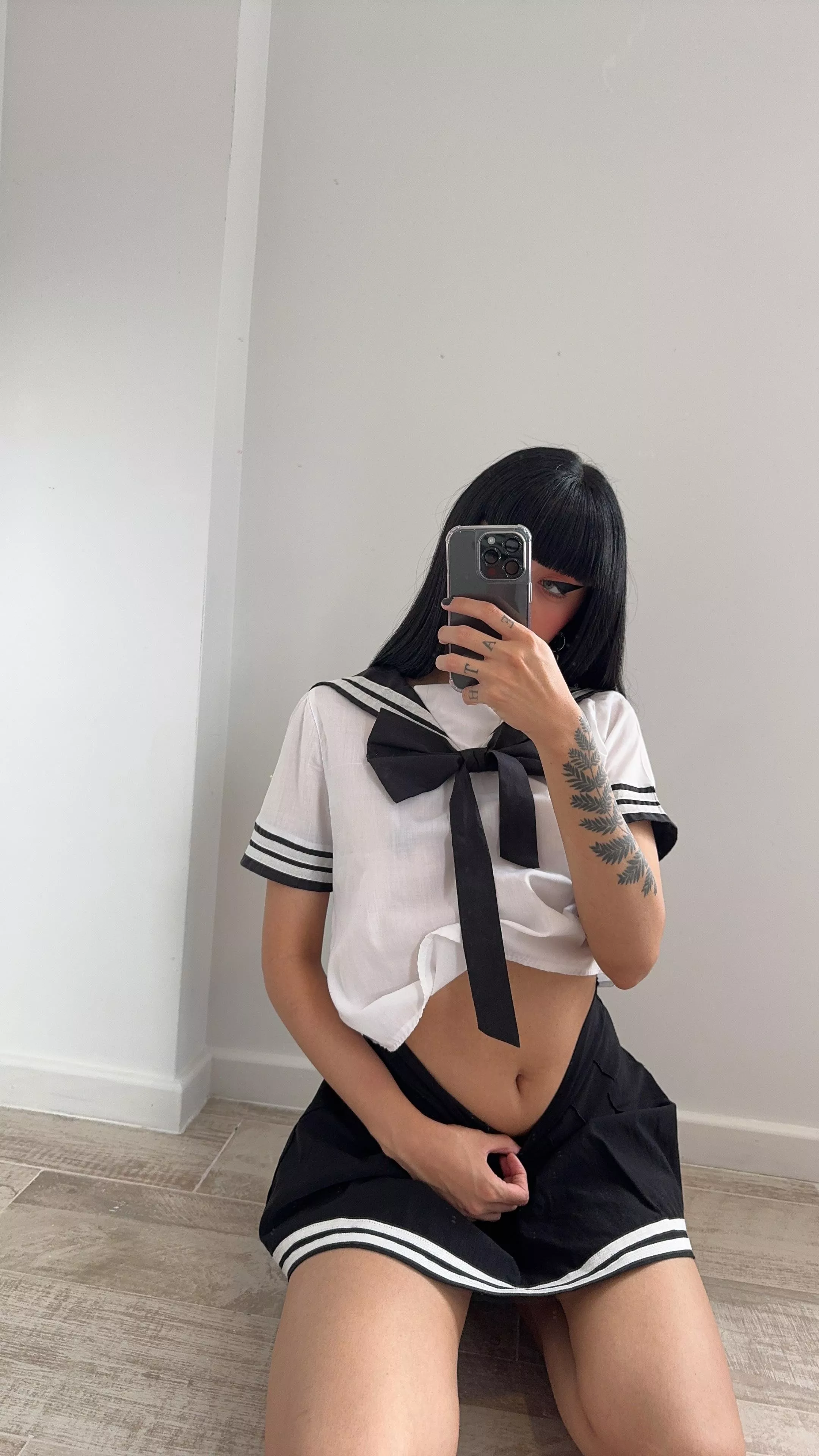 Do my perfect belly deserve your kisses? posted by Spirited_Dentist9944