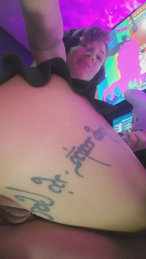 Excuse me sir, is this face taken... 🖤🖤 by Starry_Knight125