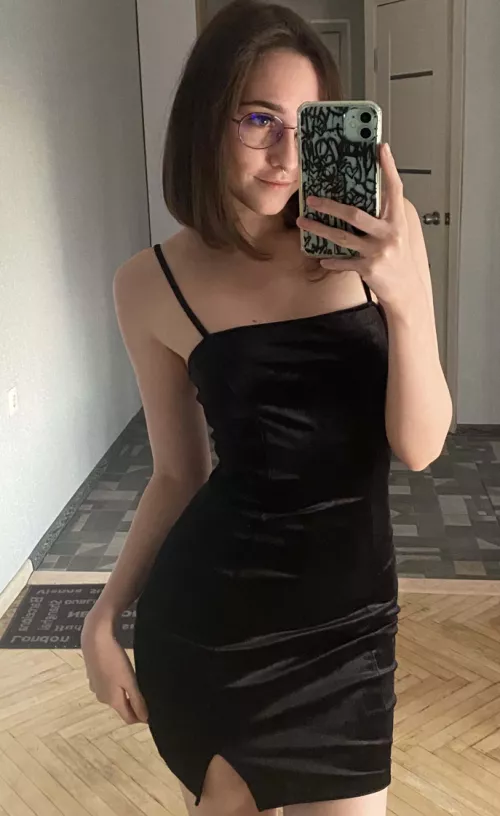 Hope u like my black dress by SunbeeeamGlow