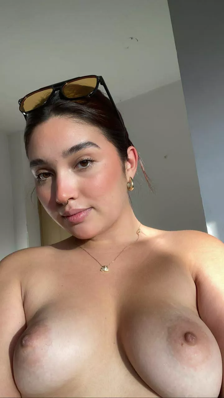 I am a sexy Latina posted by Individual_Tune7421