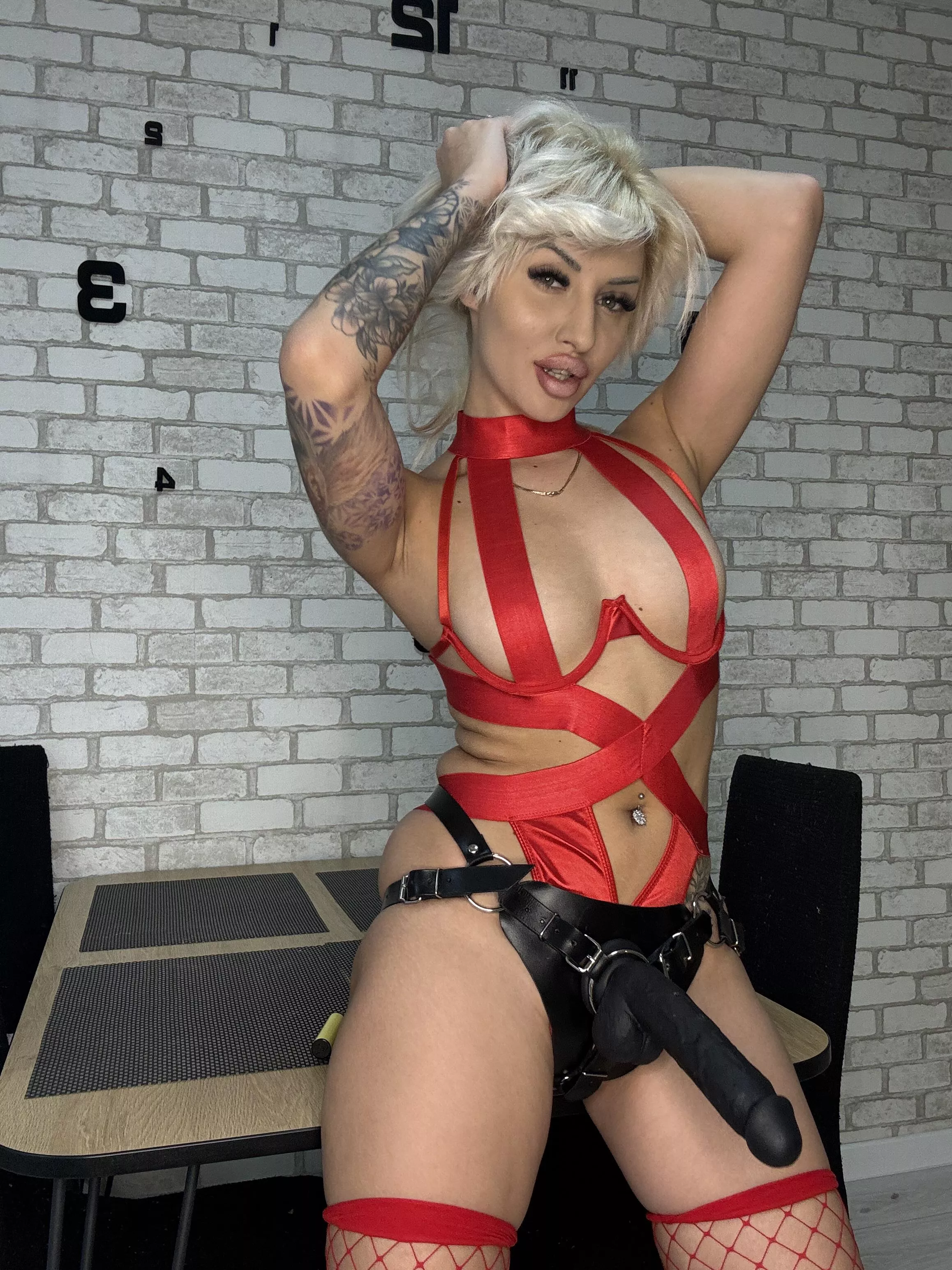 I want to see you take every inch of my strapon... posted by emimur