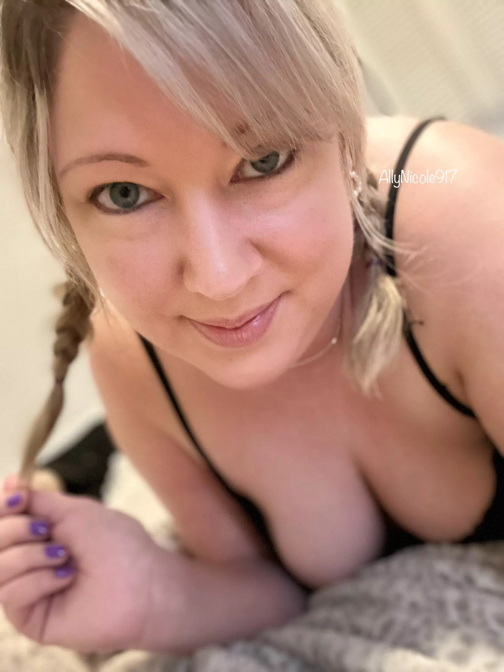 Just a flirty mom saying hello posted by AllyNicole917