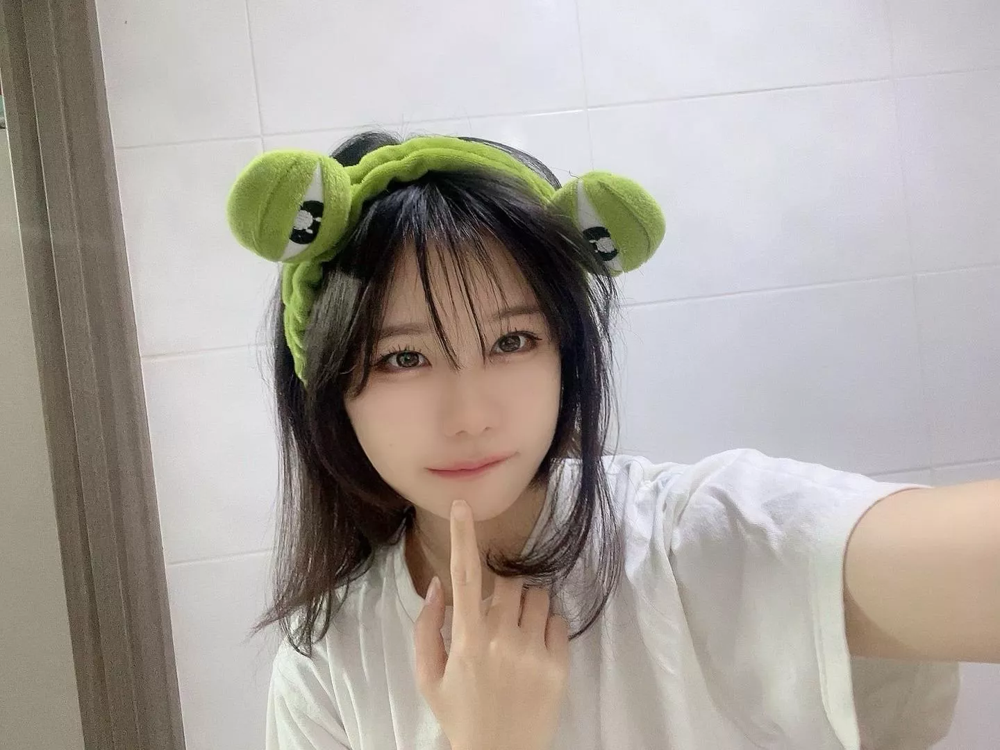 Just seeing my face, would you bang me? posted by PhotoWorth