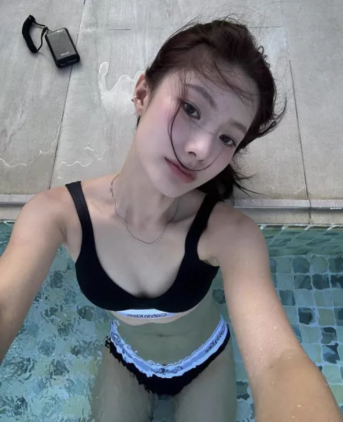 needy for ur attention  by devilndaisies