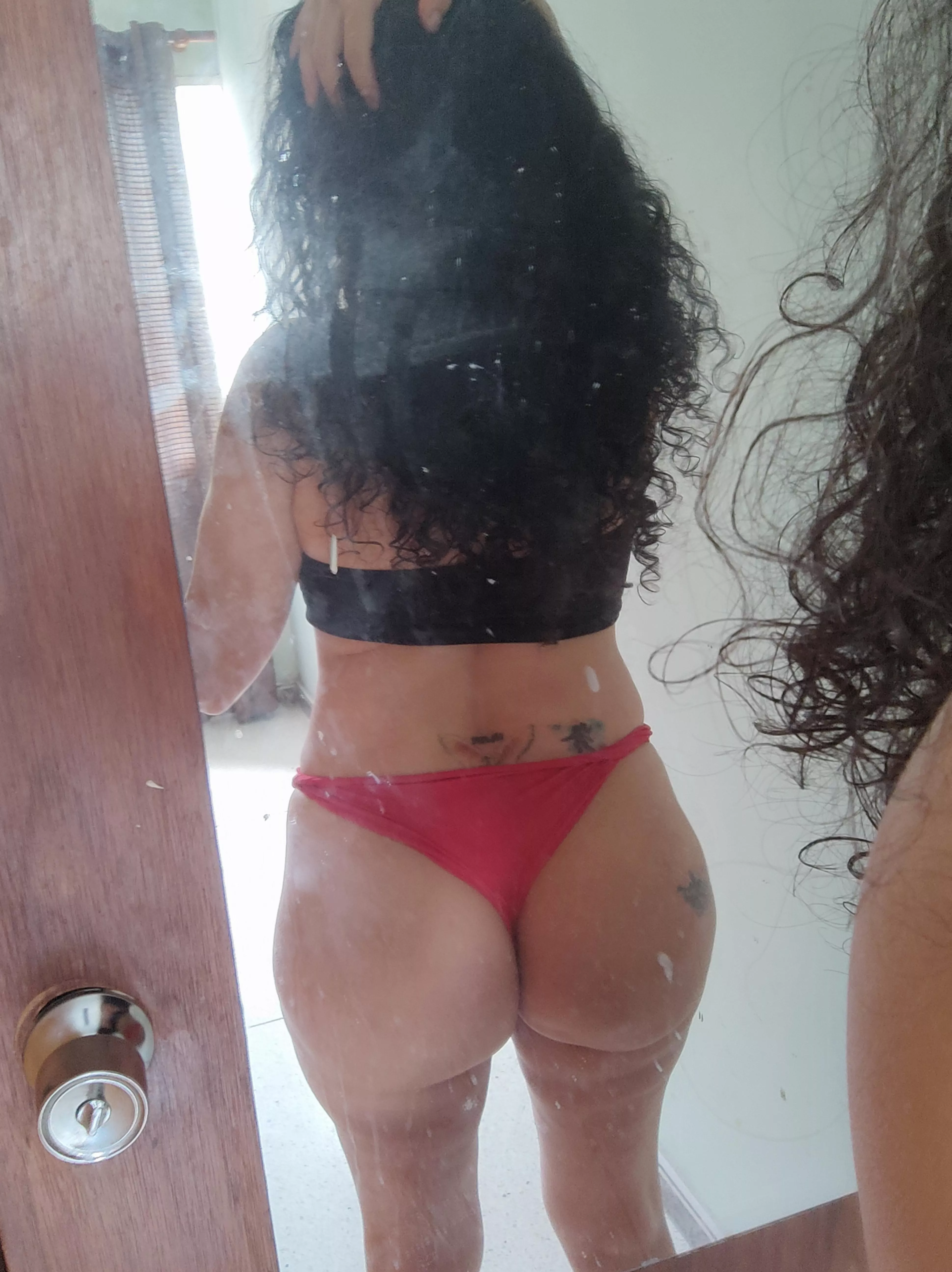 Nice red pair posted by 390564314