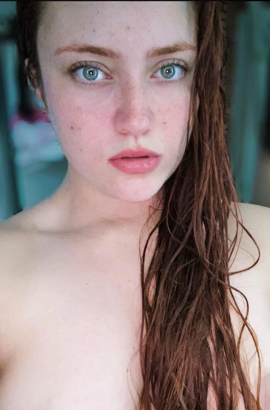 No makeup, wet hair, and wet… posted by Puzzled_MJ