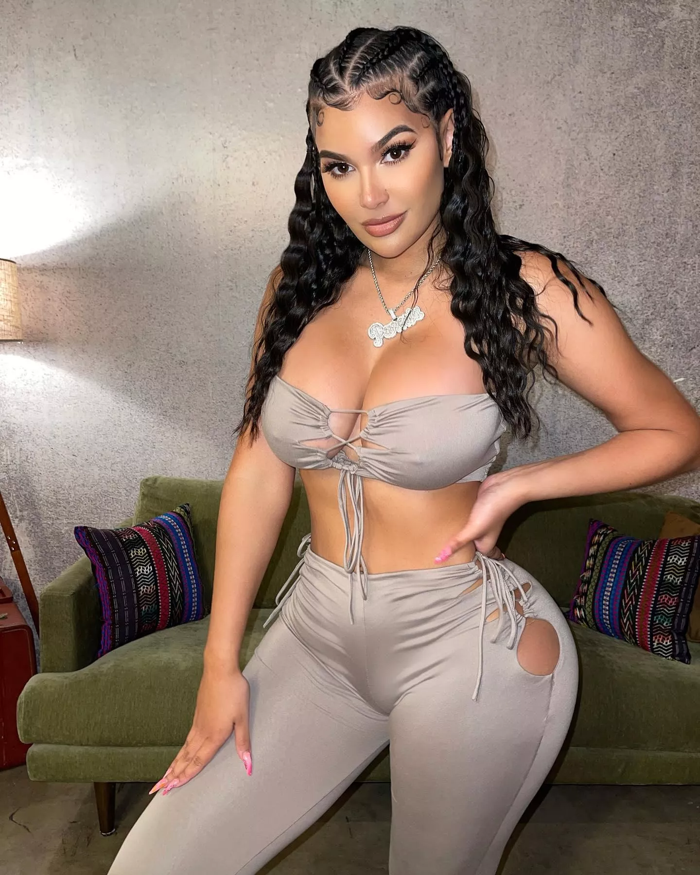 Parniathedonn posted by Guilty-Aside-3617