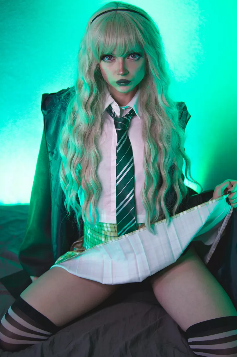 Slytherins don't wear panties under their skirts posted by MereOasis