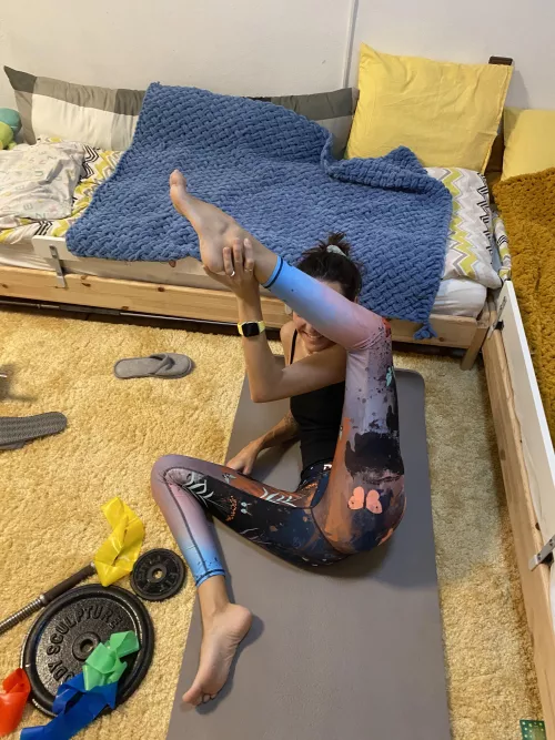 such a naughty position [F] by ErikaBosom