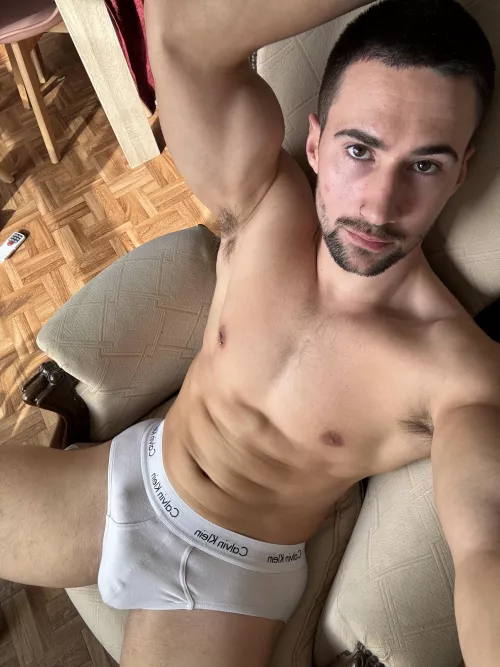 this is getting tight by azaroso_