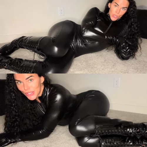 All black or no?  by lexa_stahl