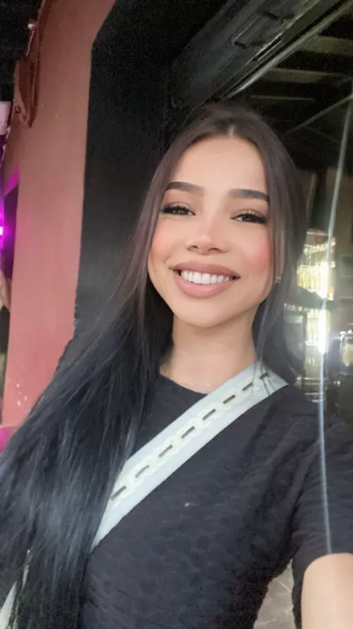 All smiles for you tonight by CamillaCutie