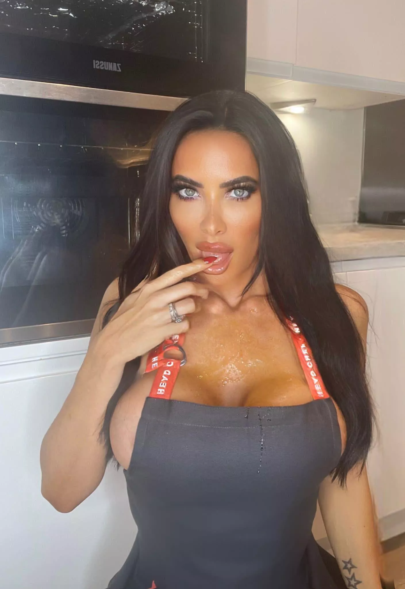 All these fat massive cocks have make me want to be used as a human fleshlight posted by Syndama