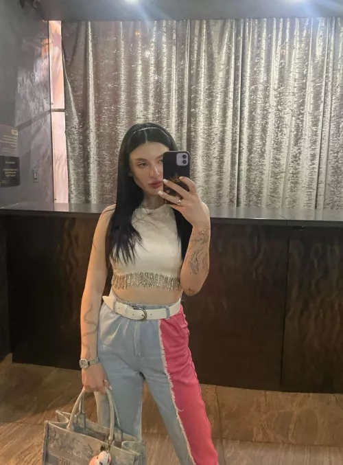 Anyone prefer a skinny waist? by Jobevn