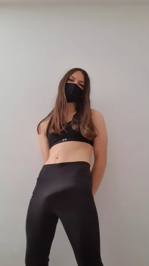 Been walking around the gym with men staring at me - I know what they want 🥵 by prettylittliris