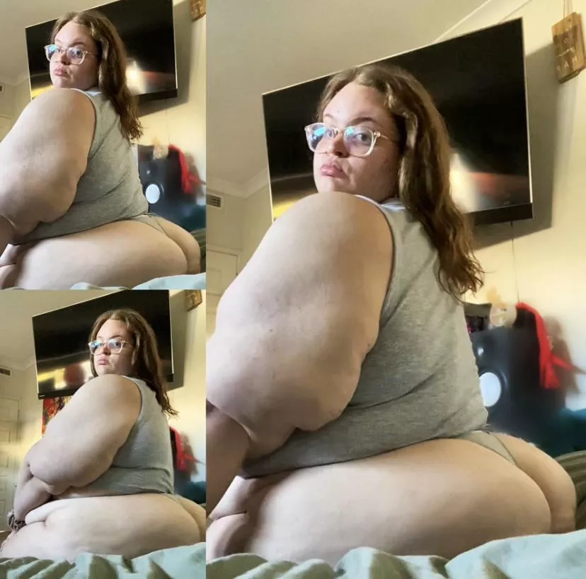 big booty baddie 🤍 posted by PutridGuide1988