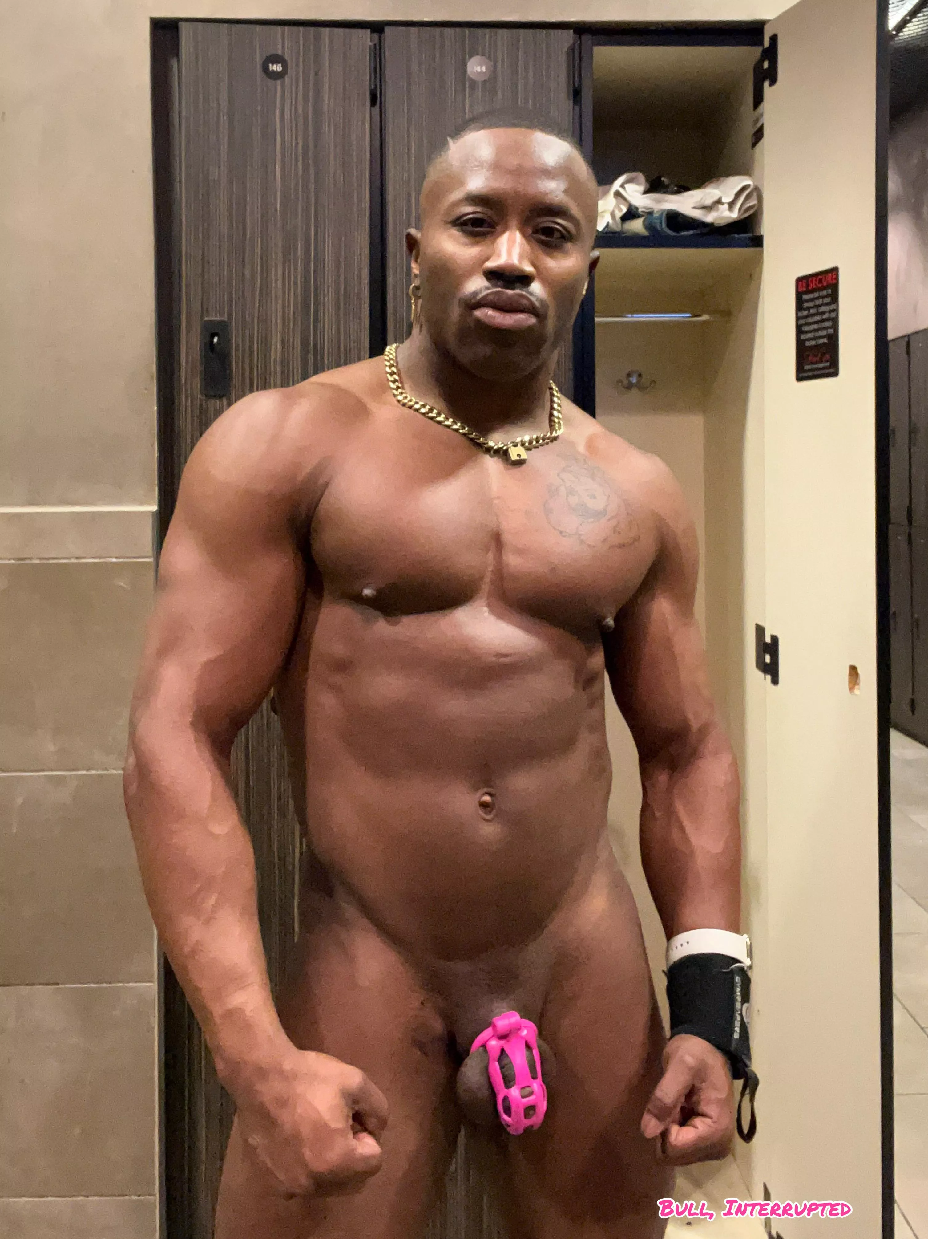 Bodybuilder/Fucktoy posted by Built4wtm