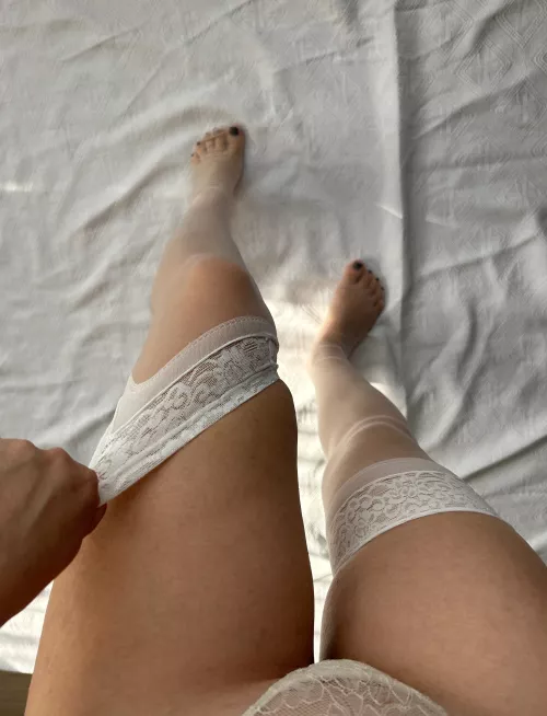 Do you like my slender legs in stockings by tamelyunmask720