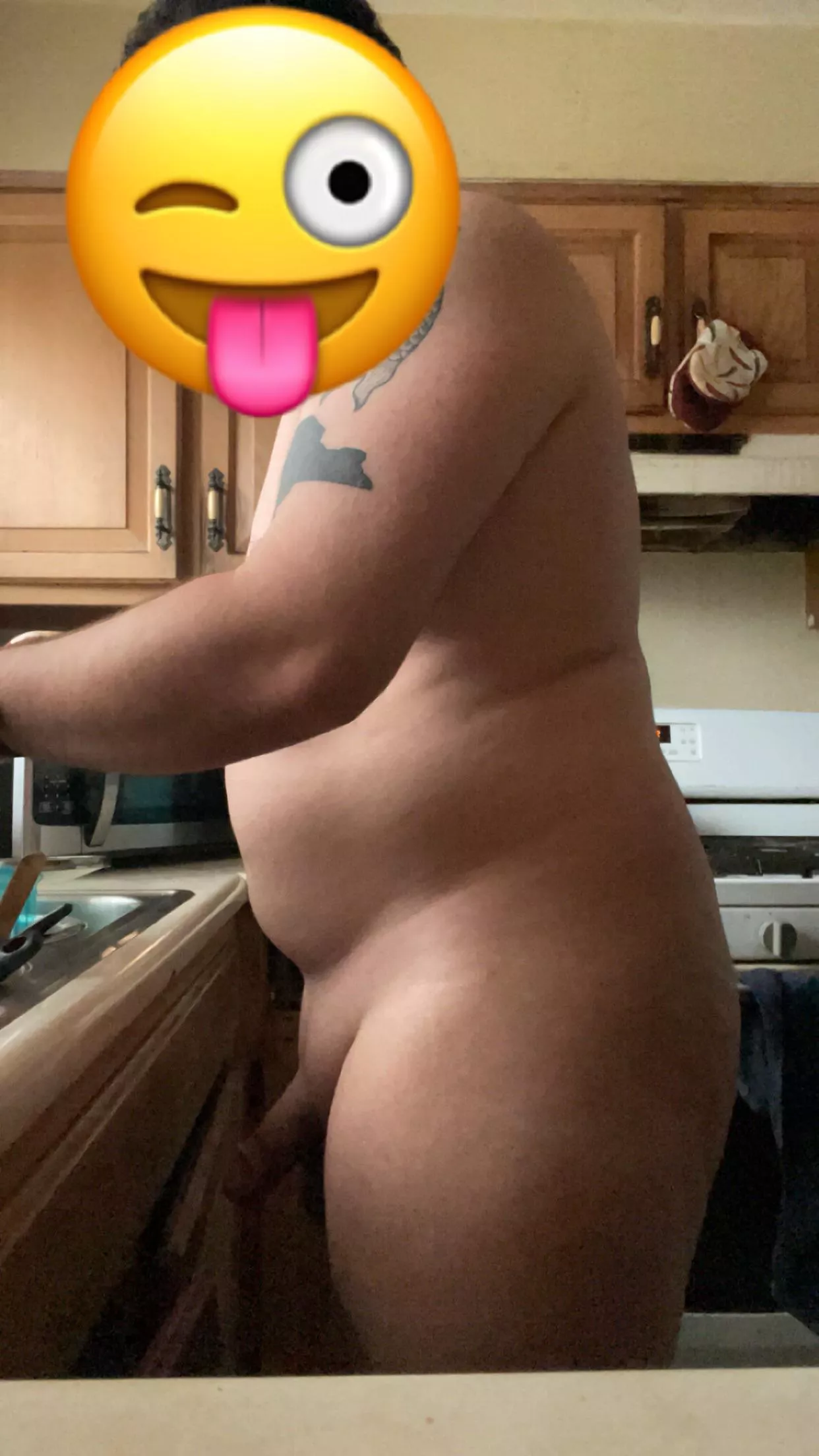 Don’t you just love causally washing the dishes nude lol posted by AveryNachos1998