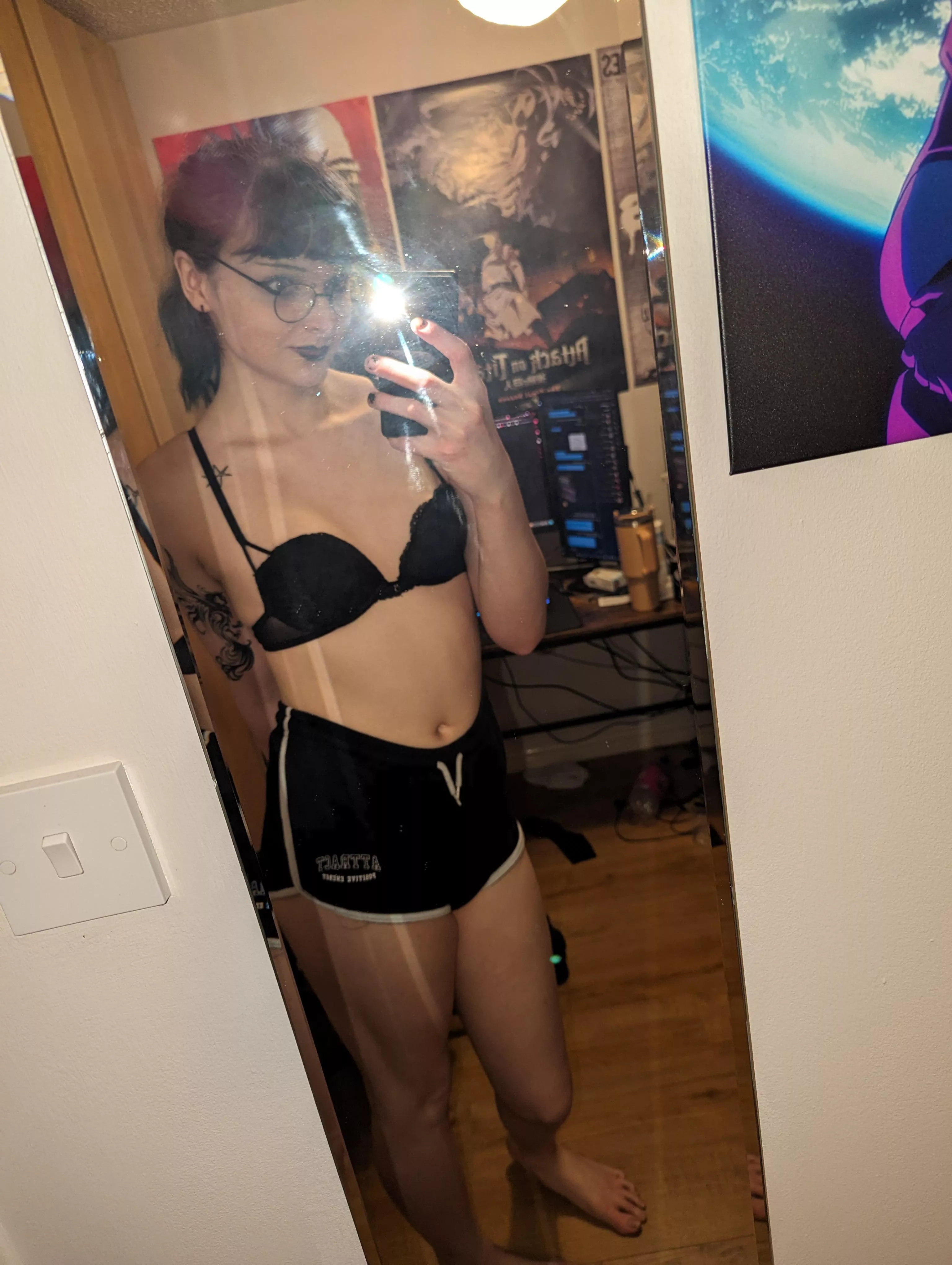 evenin' ;) posted by tallgothtgirl