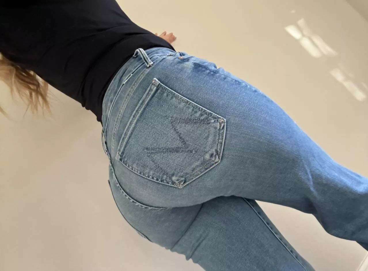 Ever sniffed a girls pair of jeans after she wore them posted by angelsolexx