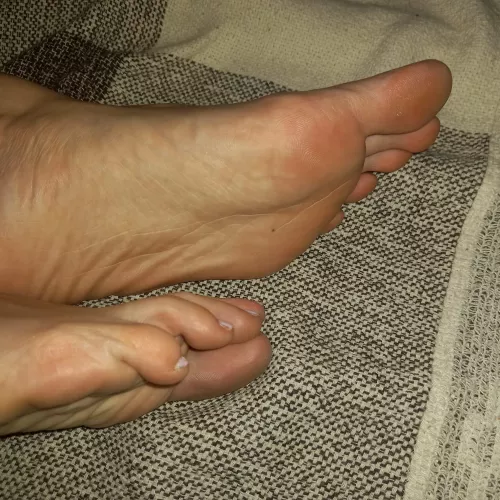 giant soles! you like them? by claritafeet