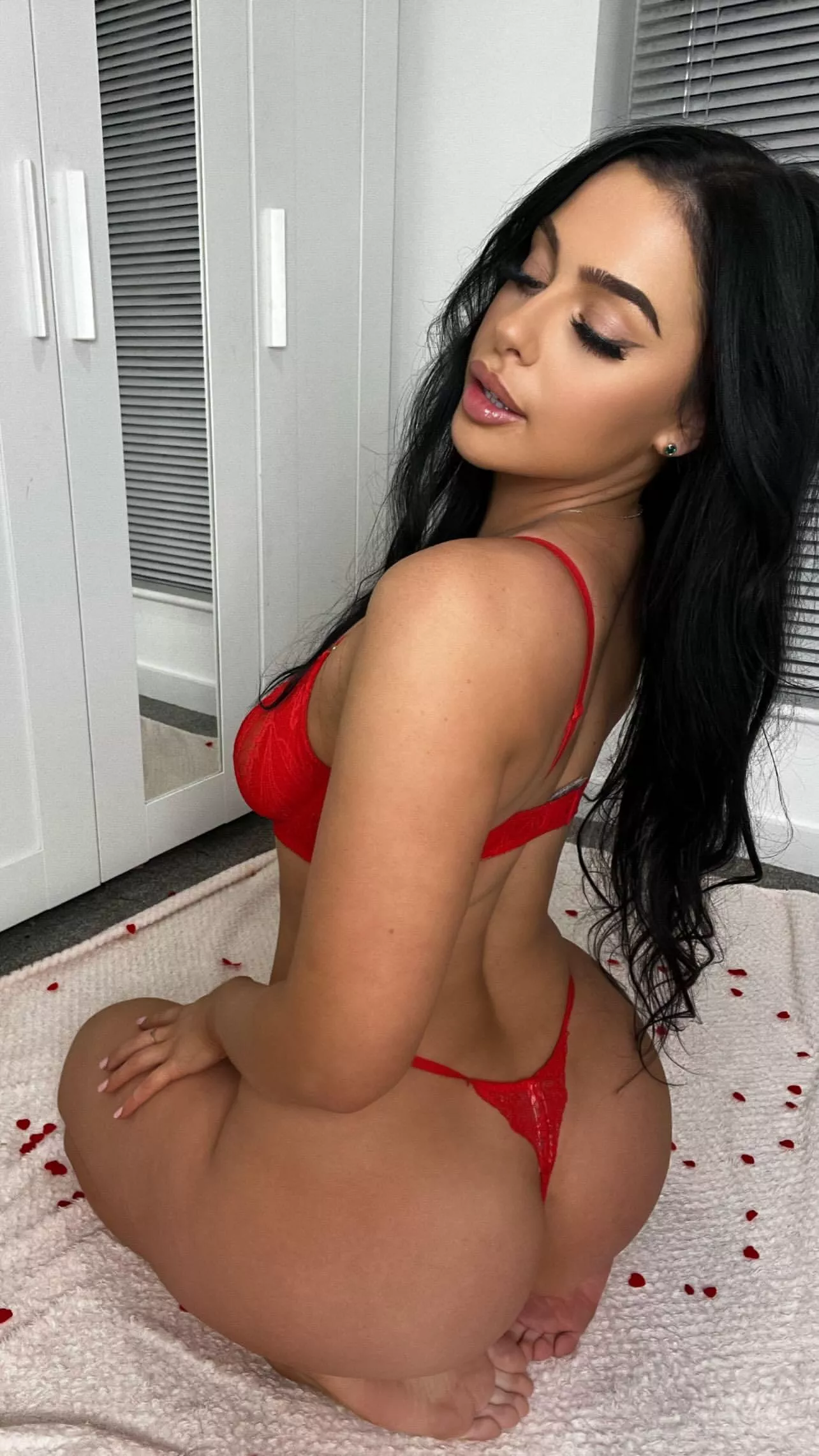 Good girl, with very bad thoughts😜😩 posted by flirtina