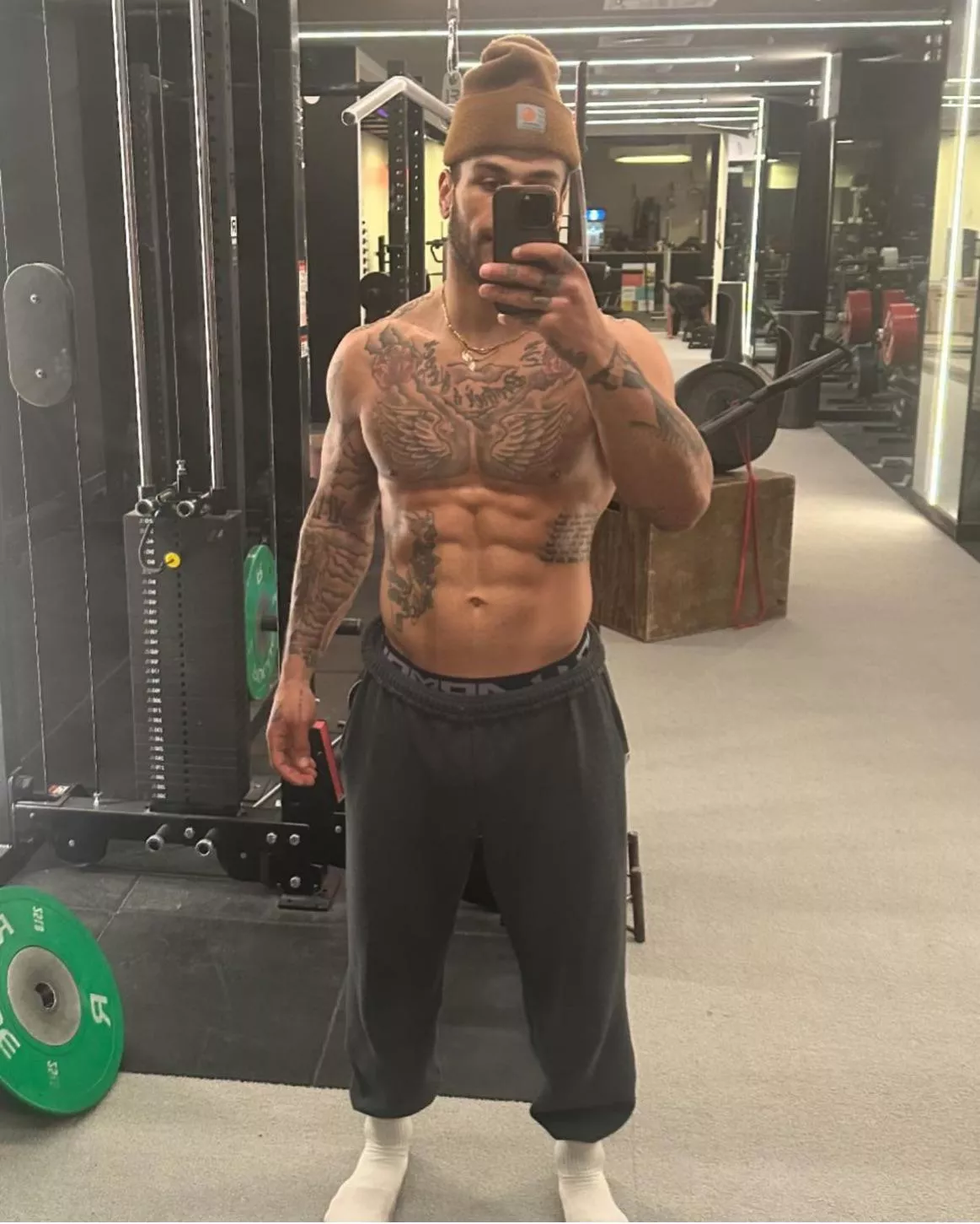 Gym Selfie posted by TooWavy99