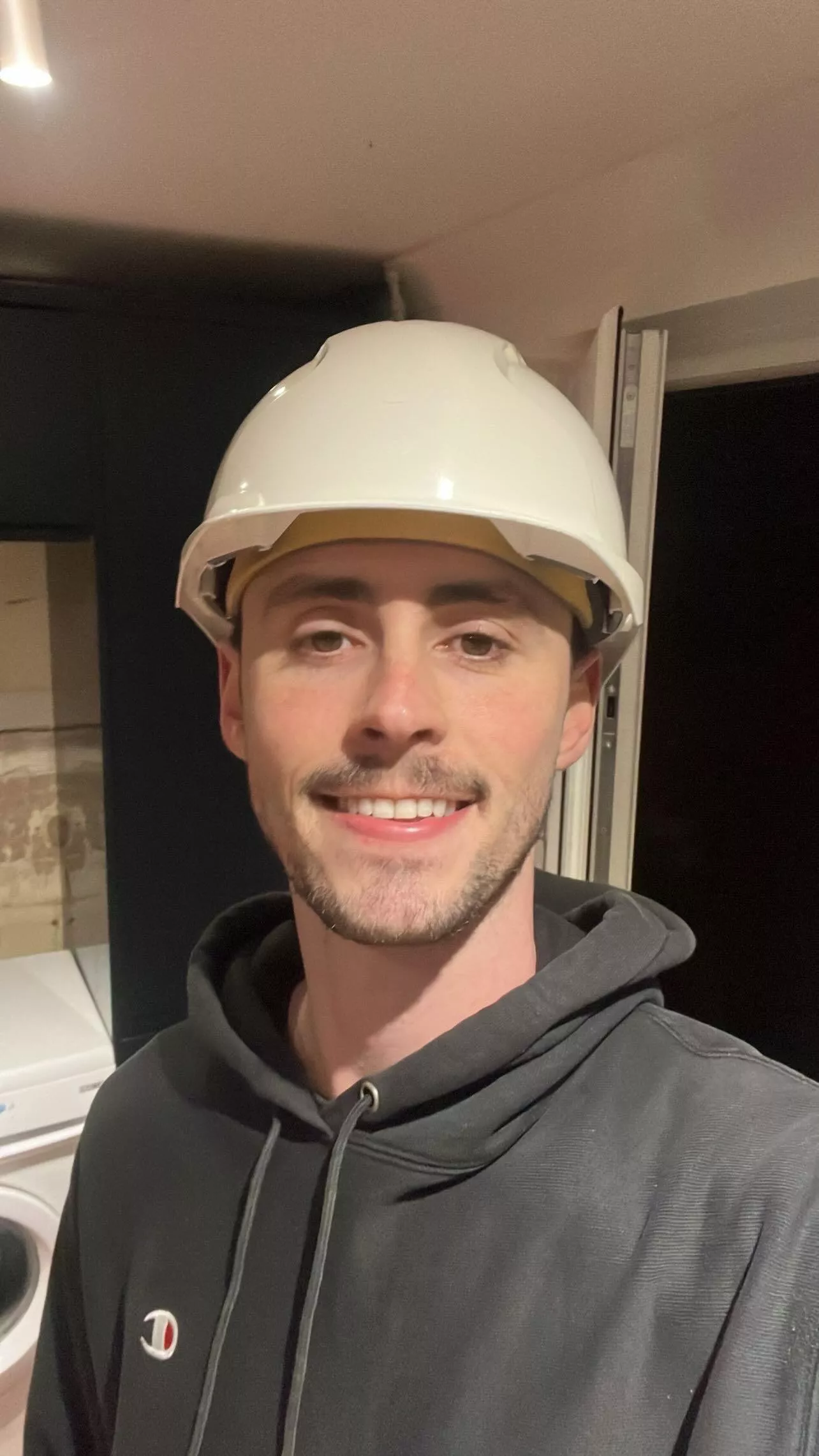 Hard hat ✅ teefs ✅ upper lip (missing) ❌ posted by throwRA_big_tea