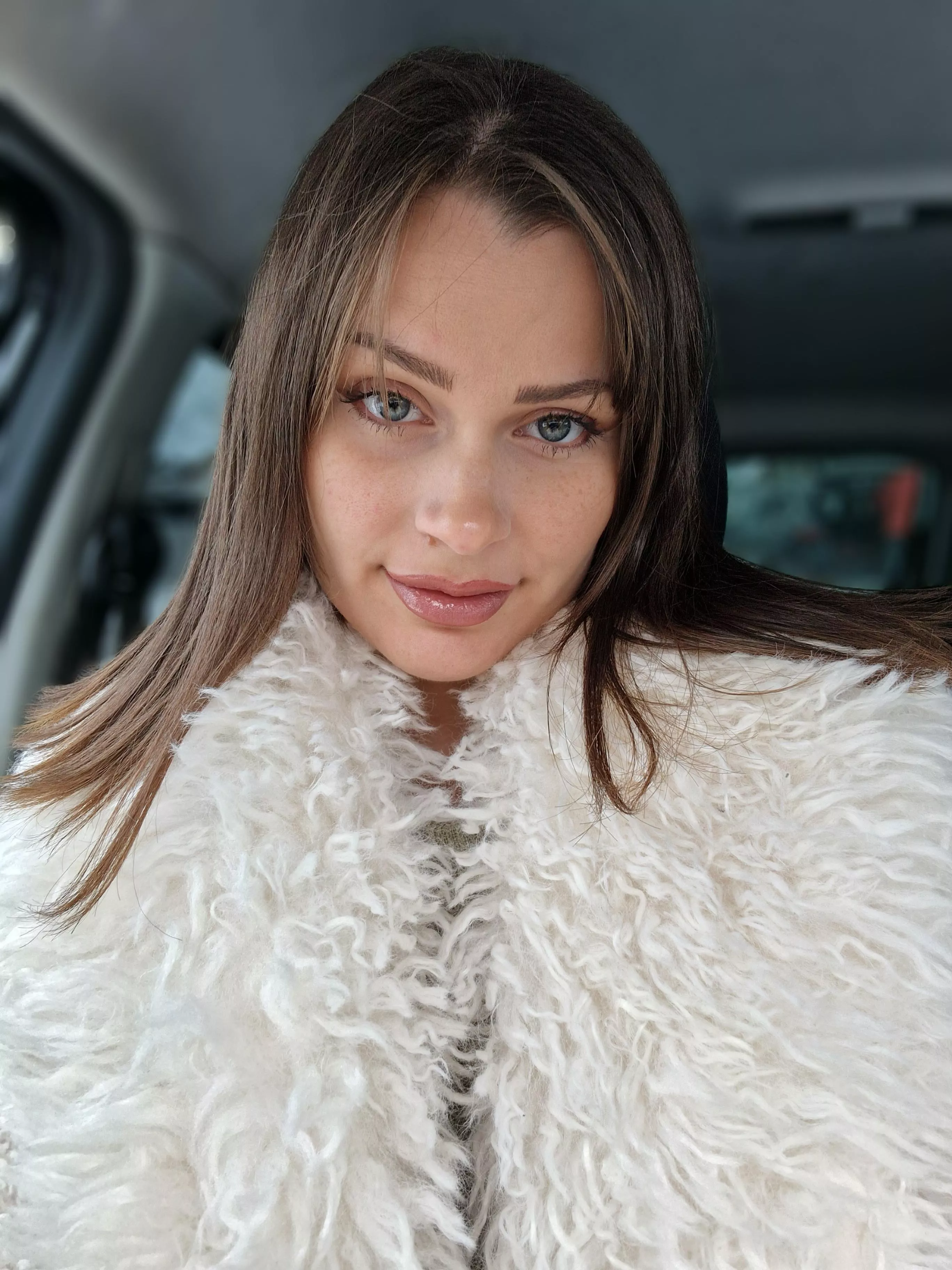 heyyy Im megan and youuu posted by hrthdvdfb