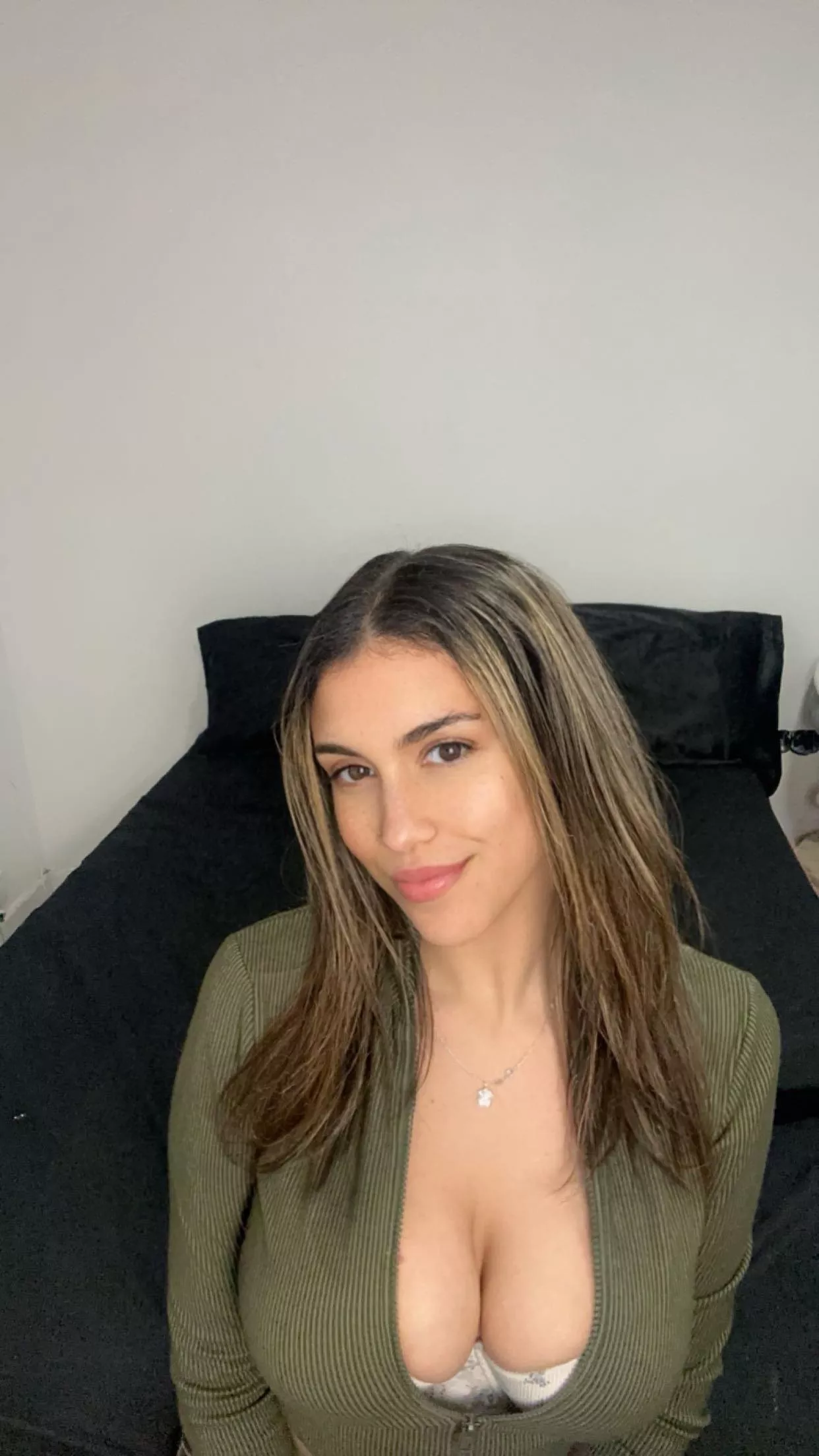 I forgot how my zipper works... do you know how to use it? posted by Spooky-Yellowjacket